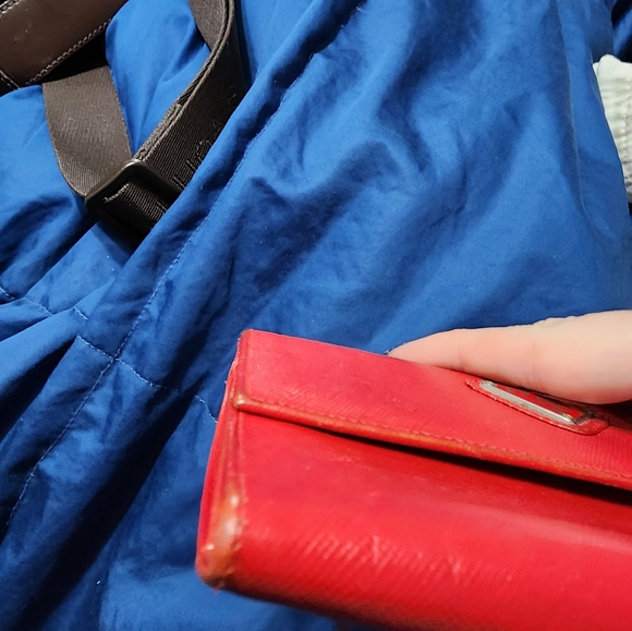 PRADA EUC SAFFIANO RED Wallet w/ authentication cards - Picture 10 of 10